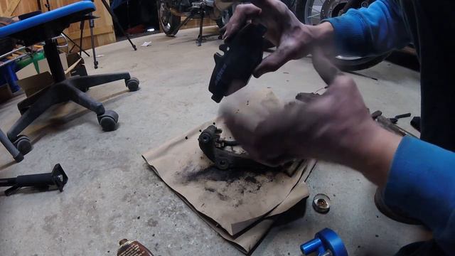 DIY: W211 E220 CDI Bremsen vorne wechseln смотреть онлайн