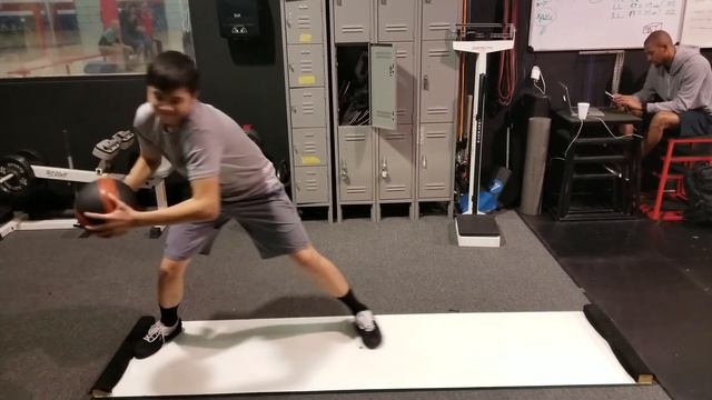 Explosive w/Slideboard- Med Ball Sweep Series смотреть онлайн
