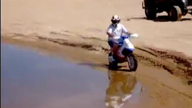 Silver Lake Dunes Honda Cub смотреть онлайн