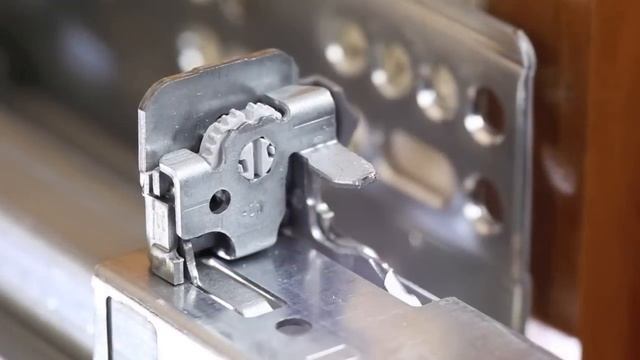 Drawer Slide Tutorial: Ball Bearing vs. Roller Style смотреть онлайн