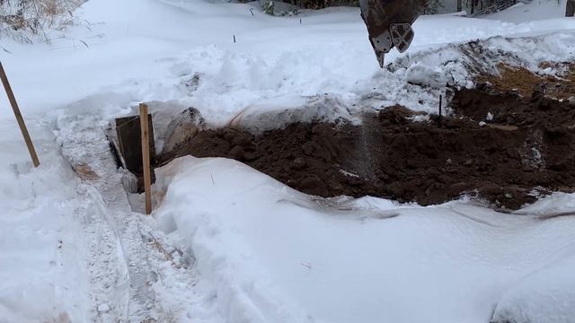 Самотечная и напорная канализация. Копаем в мороз. смотреть онлайн