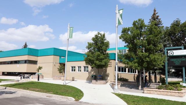 Living in Bridgwater, Winnipeg Manitoba with Local Realtor, Jennifer Queen. Relocating in 2021? смотреть онлайн