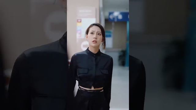 總裁失憶後輕信心機女挑撥，竟找人玷污灰姑娘，灰姑娘直接帶著女兒瀟灑離開，總裁看著她離開的背影心疼了！【萌宝来袭之插翅难逃】#chinesedrama #都市 #短劇#愛情 #爽文 #追妻火葬場