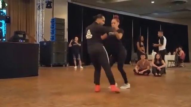 Geo and Kim: Bachata Flow and Footwork смотреть онлайн