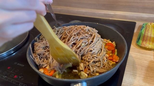 Первый влог из Екатеринбурга. Вкусные места, золотое яблоко, просто жизнь. #влог #екатеринбург смотреть онлайн