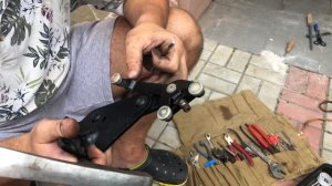 Замена ролика сдвижной двери в VW T5 Multivan деталь номер 7H0 843 398 vag