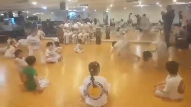 Батизада. Группа Senzala. Капоэйра для детей смотреть онлайн