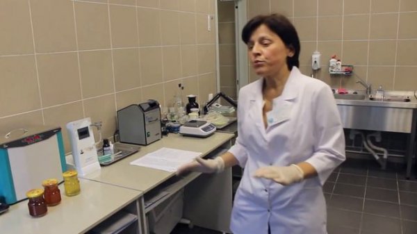 Как проверяют мёд на московских ярмарках