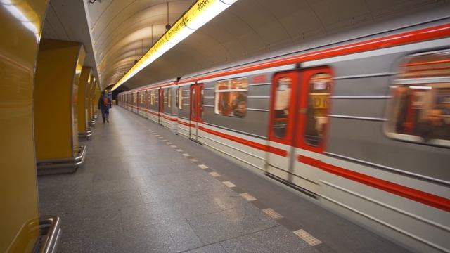 Czech Republic, Prague, metro ride from Můstek to Národní třída смотреть онлайн