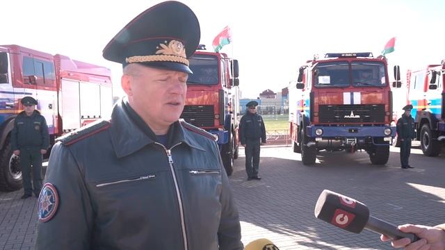 Вадим Синявский вручил ключи от новой техники руководителям территориальных подразделений МЧС смотреть онлайн