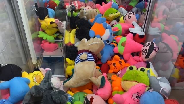 ТАК МОЖНО БЫЛО??? Я ВЫИГРАЛ ОГРОМНУЮ ИГРУШКУ В АППАРАТЕ ХВАТАЙКА