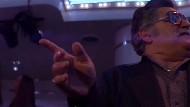 Carlito's Way (1993) - Tony T.'s people walk into club смотреть онлайн