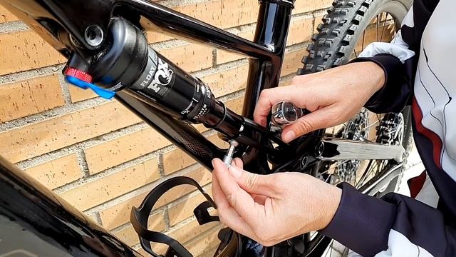 Recorte de manillar, ajuste de suspensiones y cambio de flip chip a mi nueva Turbo Levo SL смотреть онлайн