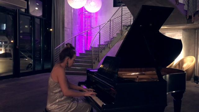 Гриша Любит Грушу - Грустный смайлик (piano live) смотреть онлайн