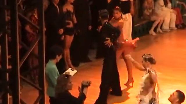 Roman Kovgan & Marina Sergeeva. IDSF World Youth Latin 2006. Cha-cha. 1/8 смотреть онлайн