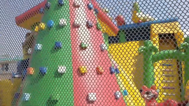 Вупсень и Пупсень Прыгаем на надувном батуте смотреть онлайн