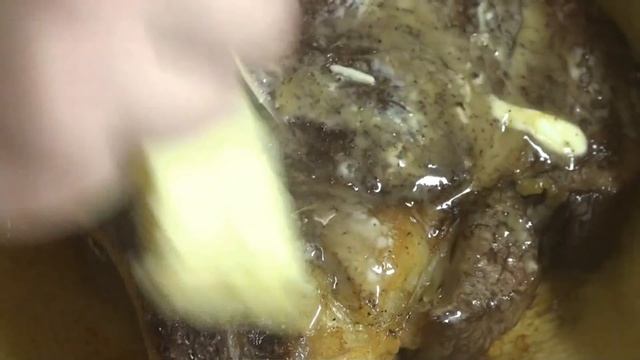 Большой стейк! Как правильно его зажарить, чтобы сочное мясо таило во рту, рецепт для чайников! смотреть онлайн