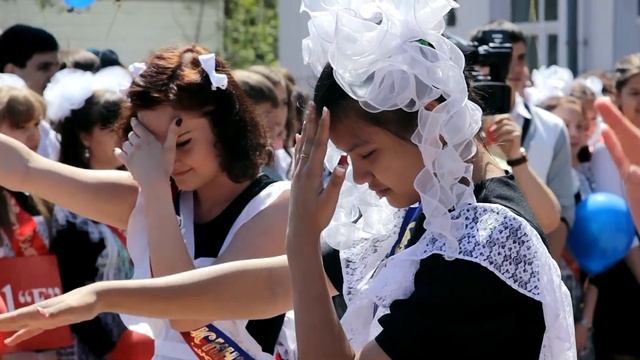 Последний звонок. Танец выпускников. Лицей №3 г. Иркутск. смотреть онлайн