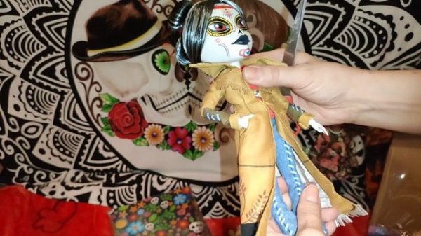 рассмотрим Catrinas Underworld, да, не от Паола Рейна, но зато шарнирная