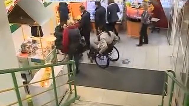 Торговые центры во Владивостоке не приспособлены для инвалидов колясочников смотреть онлайн