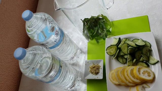 ВОДА ДЕТОКС ОЧИЩАЕМ ОРГАНИЗМ смотреть онлайн