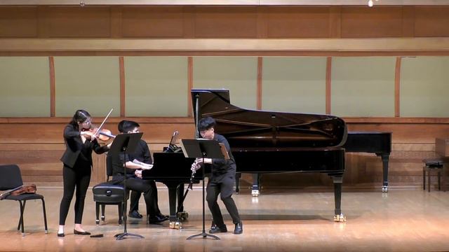 Bartok - Contrasts for Clarinet, Violin and Piano (Live Performance) смотреть онлайн