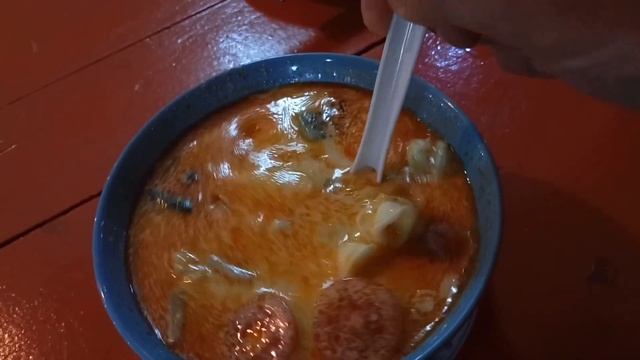 СУП Том Ям на рынке !!! На кокосовом молоке !!!