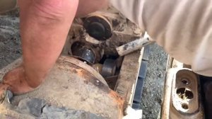 Как поменять ремкоплект натяжителя гусеницы