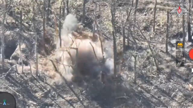 Кадры боевого применения подразделениями ВДВ FPV-дронов у населенного пункта Часов Яр

🔹 Минобороны