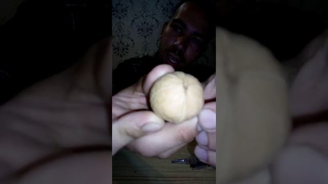 Лайфхак для девушек как колоть орехи смотреть онлайн