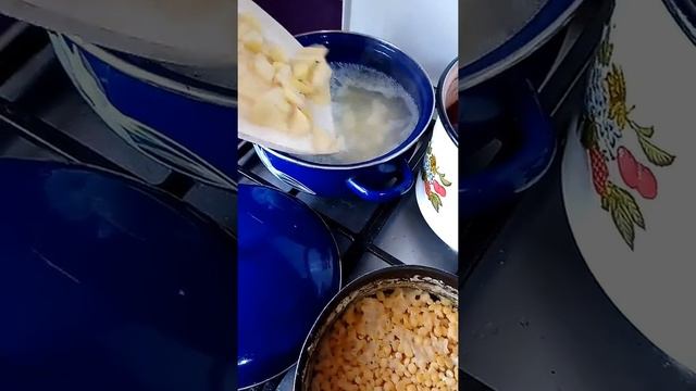 Просто вкуснятина! Гороховый суп и куриные ножки в духовке смотреть онлайн