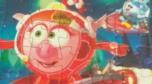 Нюша и Крош на луне. Собираем пазл Смешарики. Развивающее видео для детей..