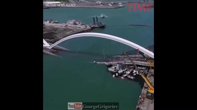 Обрушение арочного моста в Тайваньском заливе, 1-го октября 2019 года. смотреть онлайн