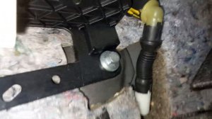 Где находится трубка стека конденсата в форд фокус 3 .Забилась трубка стека конденсата  что делать.