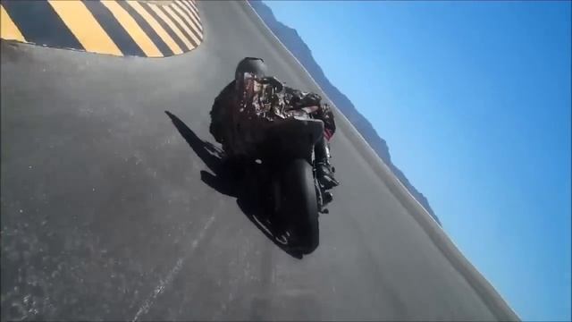Knee dragging to Head drag No Crash Motorcycle racing track смотреть онлайн
