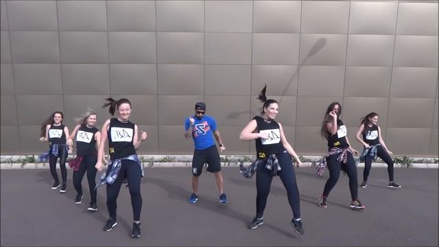Zumba® - Mega Mix 59 Salsaton - Rumba de la Buena - Coreografia l Cia Art Dance смотреть онлайн