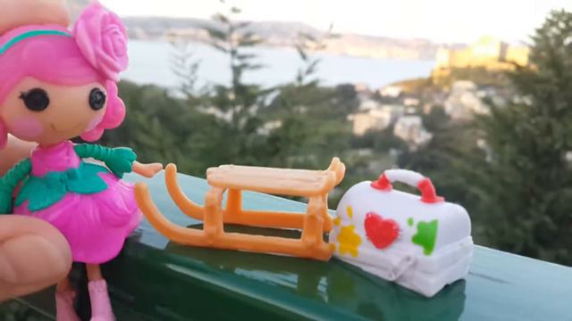 Лалалупси Роузи. Красивый вид на Средиземное море и замок) смотреть онлайн