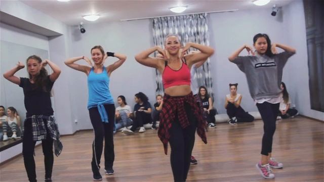 Vogue Sunday: New Way (Lena) смотреть онлайн
