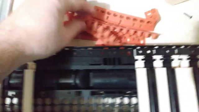 CLEANING A YAMAHA PSR -520 KEYBOARD KEYS смотреть онлайн