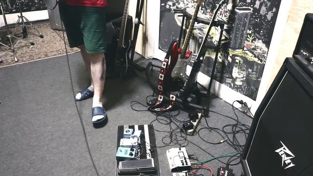 Dut Beardy Islander with a 9 string guitar. Дат Бёрди Айлендер - Мучаем 9-струн. смотреть онлайн