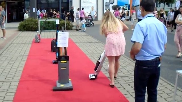 Leinefelde. Stadtfest. Staubsaugerspiel/Лейнефельде. Игра в пылесос с мячом смотреть онлайн