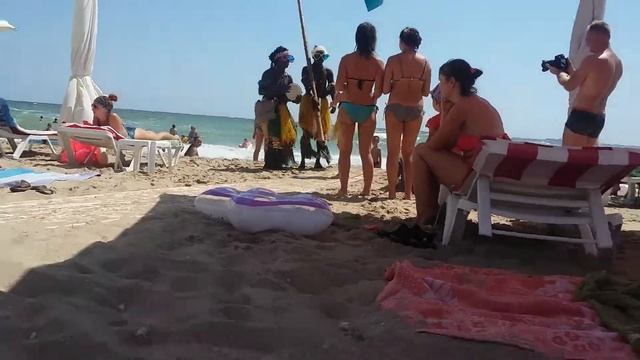 Вот так развлекают на пляже в Ильичевске смотреть онлайн