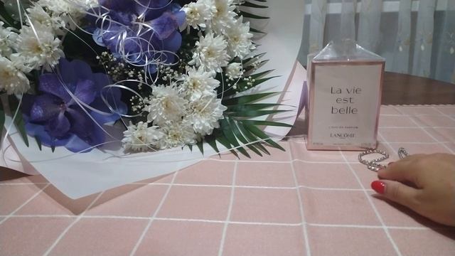 Подарки на День рождения. Серебряные бусы и духи. Фарфоровые статуэтки Городница. смотреть онлайн