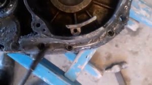 Восход 3м сломался вал переключения коробки передач вскрываем весь двигатель чтобы поменять