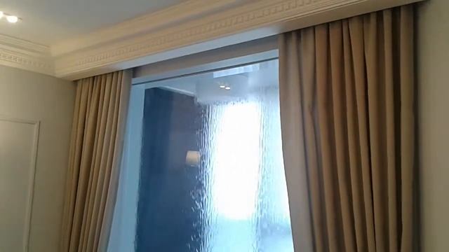 Водопад по стеклу в квартире на просвет смотреть онлайн