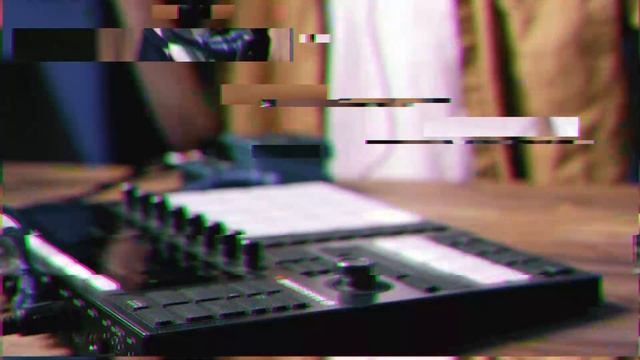 Quick Look: BOSS SL-2 Slicer Pedal, MIDI Sync'd Beat-Slicing Fun with Maschine! смотреть онлайн
