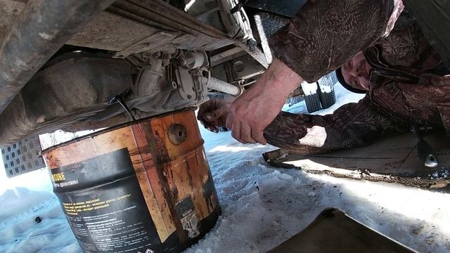 Toyota Dyna .Замена масла в двигателе. смотреть онлайн