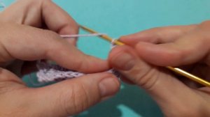 Крючок для начинающих. Урок 22. Лицевые и изнаночные рельефные полустолбики с накидом.