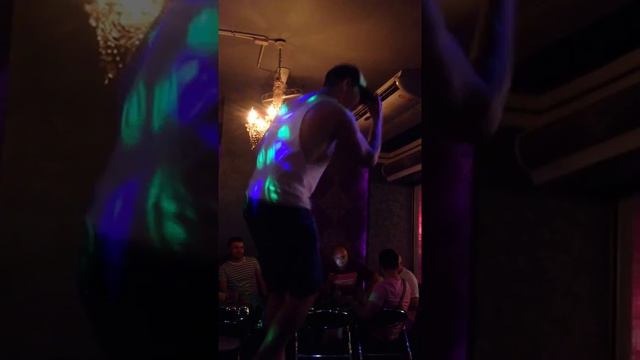 Паттайя 2015, Парень зажигает на улице Boys Stown смотреть онлайн