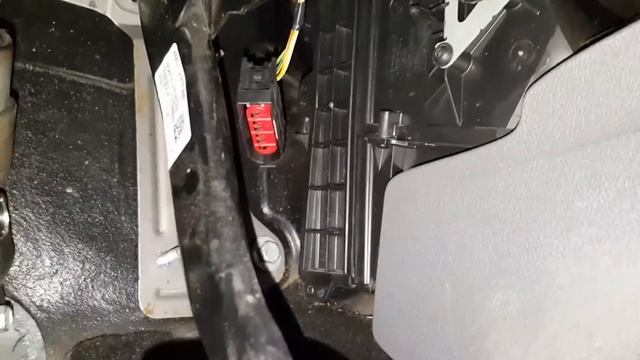 Замена фильтра салона Форд Фокус 2 смотреть онлайн